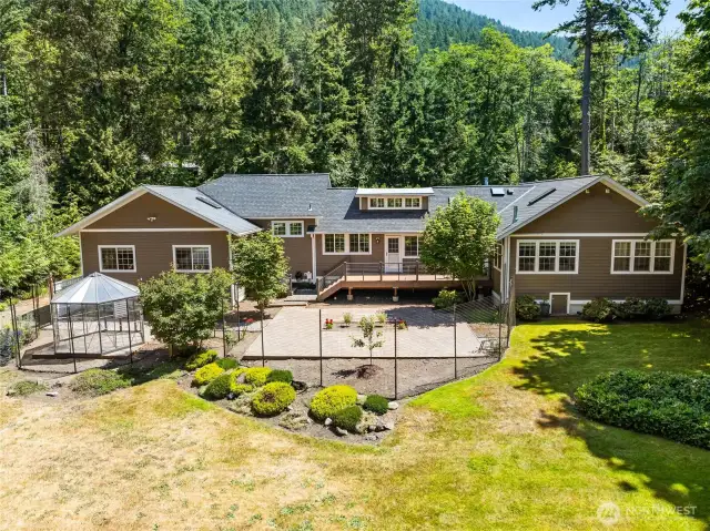 CHUCKANUT! Where cottage charm meets luxury living on a full acre with seasonal saltwater glimpses