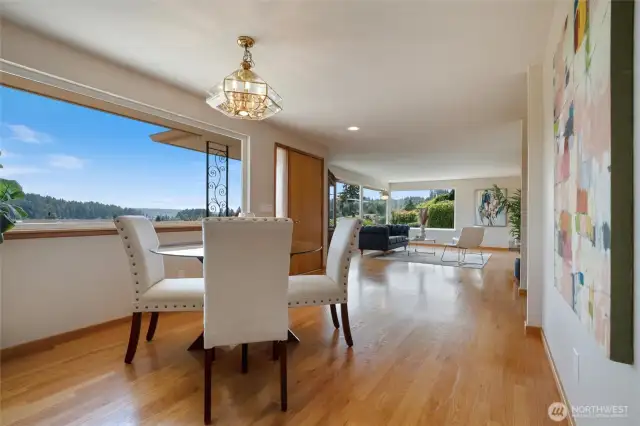 The dining room also enjoys gorgeous Mt. Rainier views and views of Gig Harbor Bay, as well as territorial scenery.