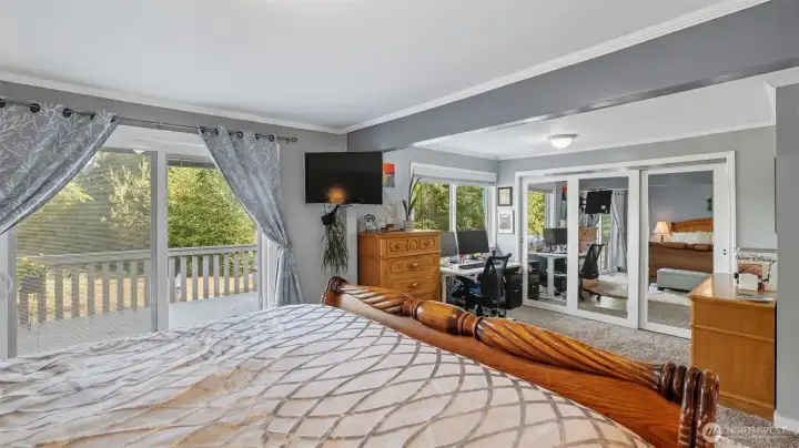 This bright and versatile retreat is perfect for work or relaxation