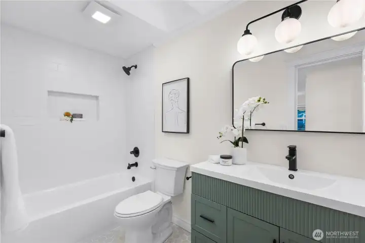 Full bathroom upstairs hall