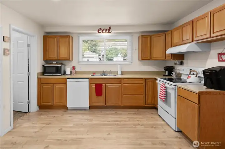 Plenty of cupboard space in the kitchen