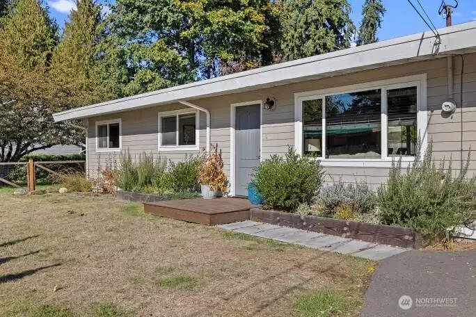 Beautifully updated Rambler in Edmonds