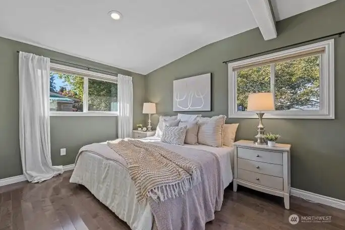 Spacious Primary w/vaulted ceilings