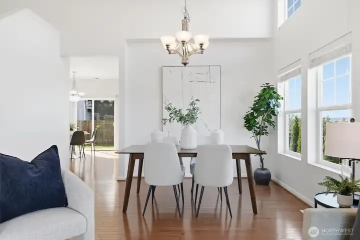 Dining area (staged)