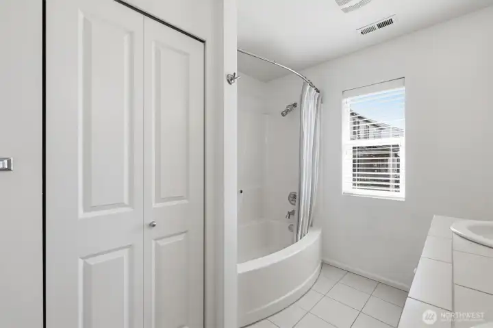 Ensuite bathroom (staged)