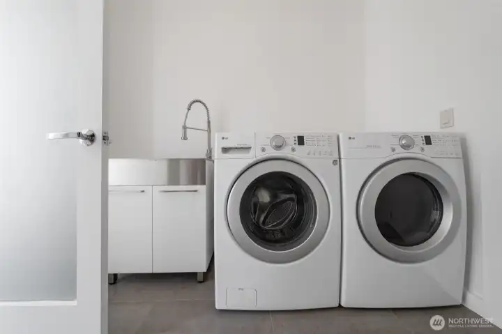 Laundry room with large3 utility  sink