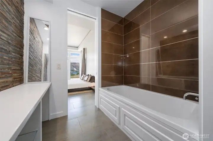 Ensuite soaking tub