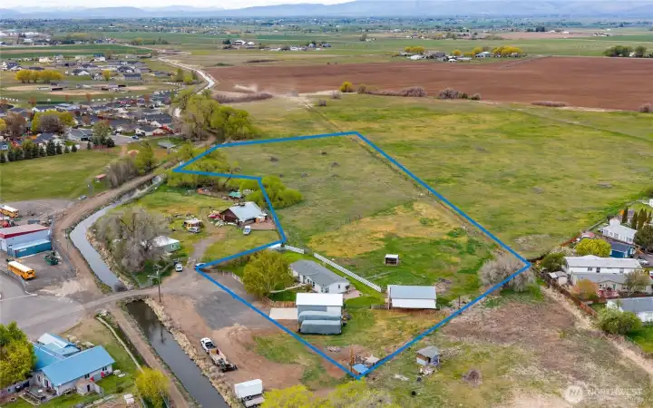 Home, shop, barn on 6 acres!!