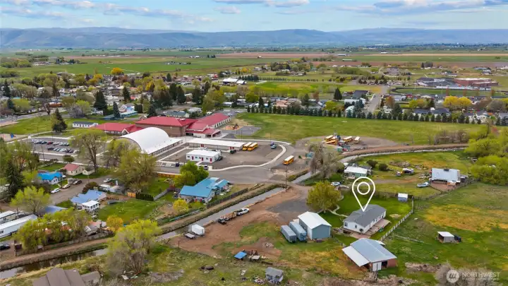 Convenient to everything! Easy access to downtown Kittitas, a short drive to Ellensburg and super easy drive to Exit 119 to I-90!