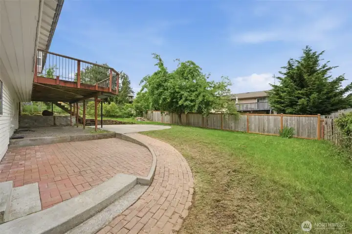 Brick pavers, a sweeping elevated deck, and a fully fenced yard that wraps around you like a proper Pacific Northwest retreat. Outdoor living in Kent doesn't get better than this — and it's all yours from day one.