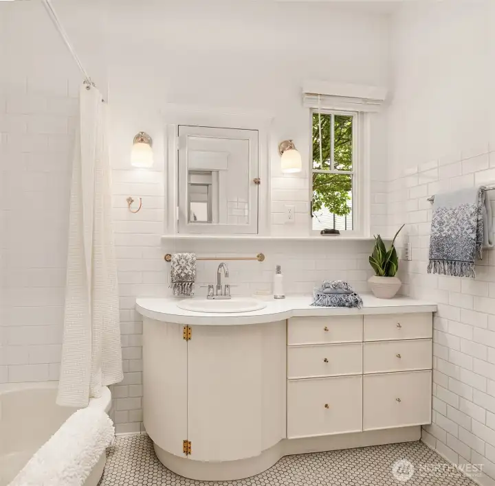 Cute primary vanity has new sink