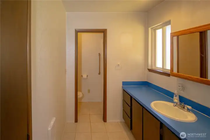 Primary En-suite 3/4 Bath Primary En-suite 3/4 Bath
