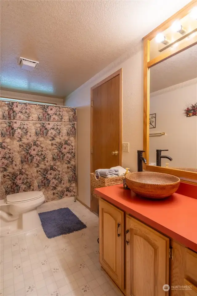 2nd bedroom has it's own entrance into the bathroom.