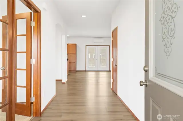Entrance thru front door