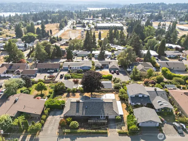 Within 10 minutes to Downtown Bremerton, to watch a movie, hit the local shops, catch the Ferry to Seattle for a day trip or your work commute.