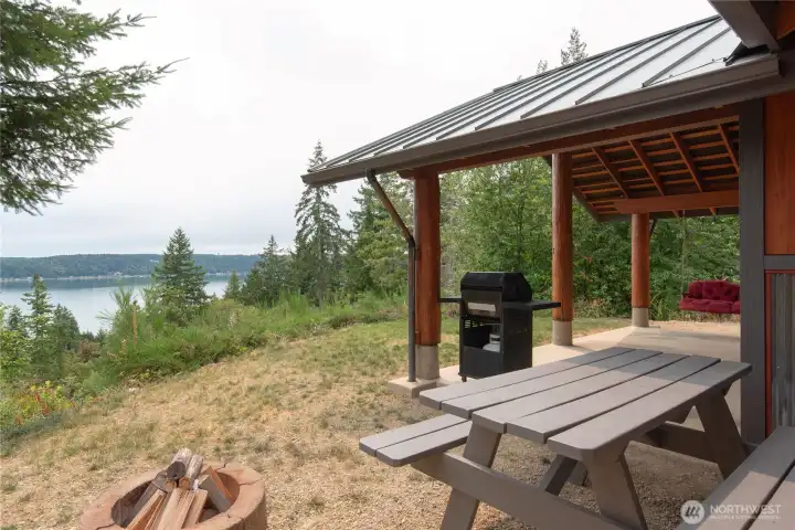 Picnic area and fire pit. Plus notice the porch swing and the patio. Such a wonderfully peaceful place to be. You truly feel like you have gotten away from the hustle and bustle of everyday life and can rest and relax here.