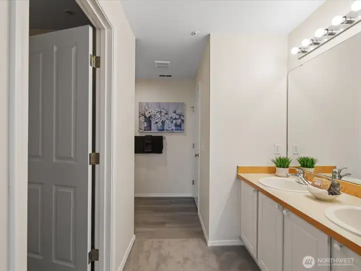 Primary en suite.