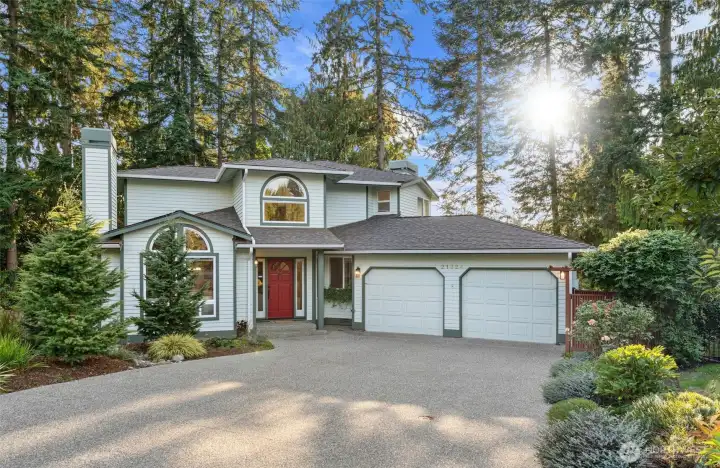 Well-maintained and improved home on quiet cul-de-sac in desirable Edmonds neighborhood!