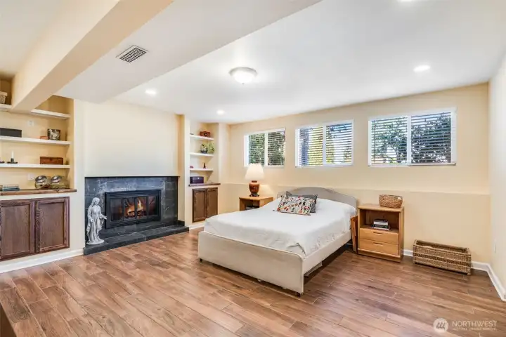 Lower level primary suite