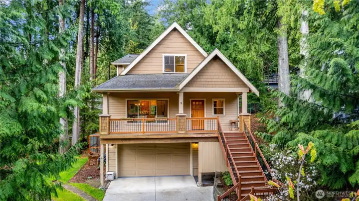 2 Kinglet Court welcomes you home.
