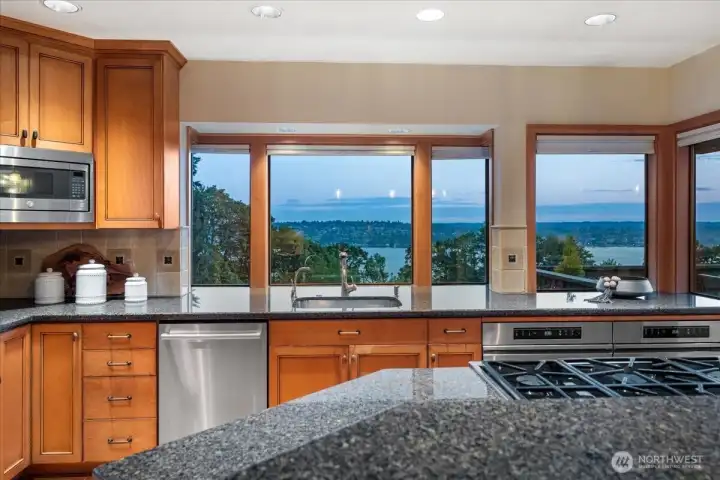 With double ovens, a gas cooktop, and a pop-up vent, this kitchen is well equipped for everyday cooking and entertaining.