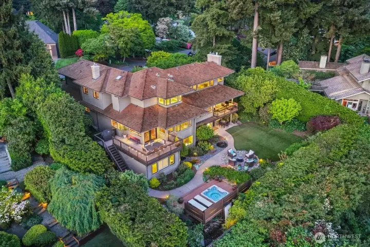 Located in Upper Lakeridge Heights, this home benefits from recorded view protection covenants that help preserve the area’s prized outlooks.