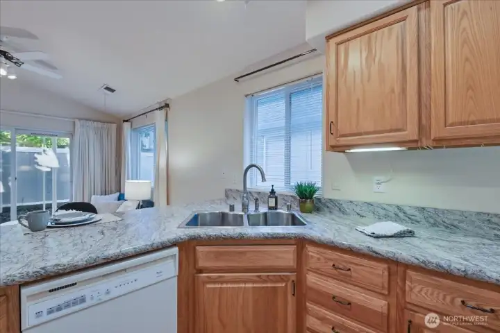 Kitchen with peninsula and eat bar, vaulted ceilings,laminate floor