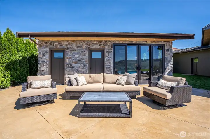 Poolside Guest Suite