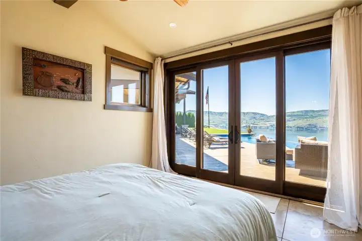 Poolside Guest Suite