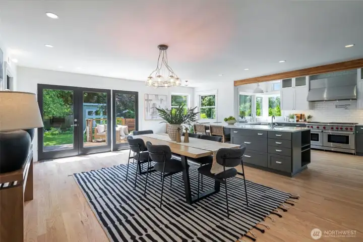 Ideal space for dinner parties and hosting.