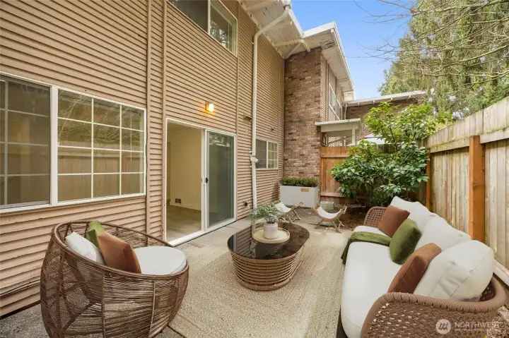 Fully fenced patio (virtually staged) Fully fenced patio (virtually staged)