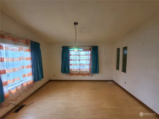 Dining area off kitchen