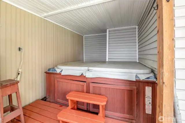 Hottub enclosed below upper deck