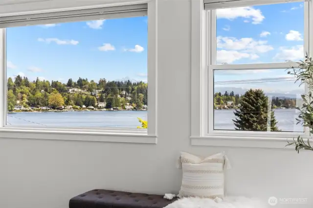 Expansive lake and mountain views!!