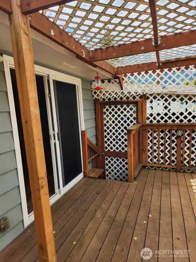 Access to covered patio from deck