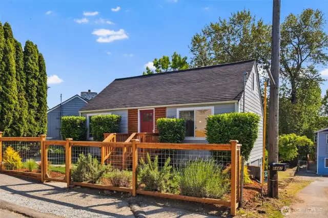 Newly landscaped front yard, freshly stained fence.