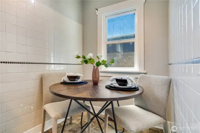 Versatile eating area