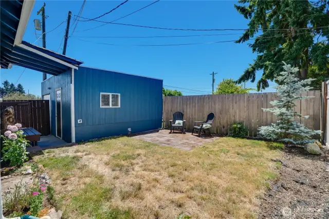 Enjoy privacy in your fully fenced backyard!
