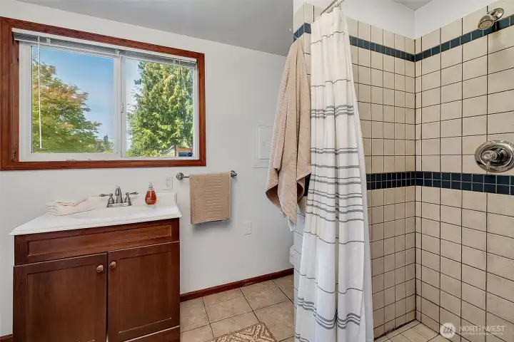 ¾ tiled bath adjacent to the laundry room.