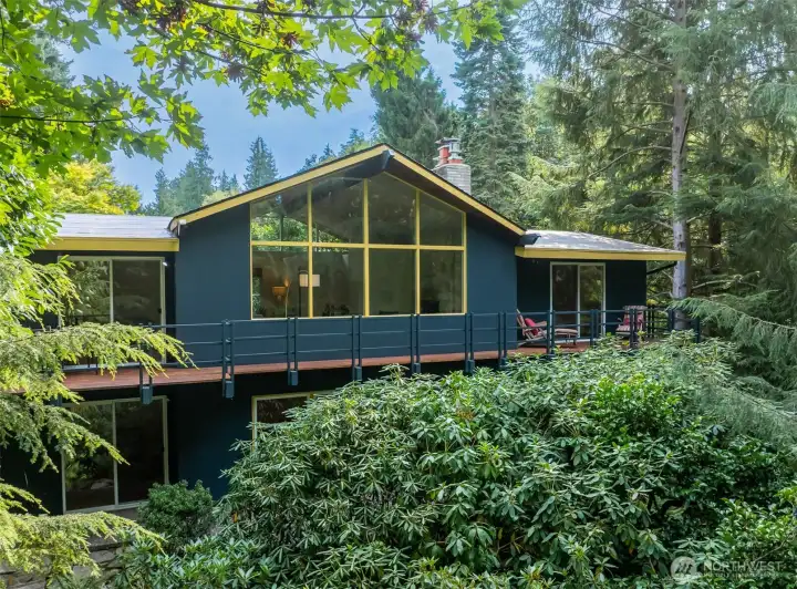 Nestled on a private drive in North Beach—yet close to everything—this retreat offers lush forest outlooks and a tranquil escape from city life.