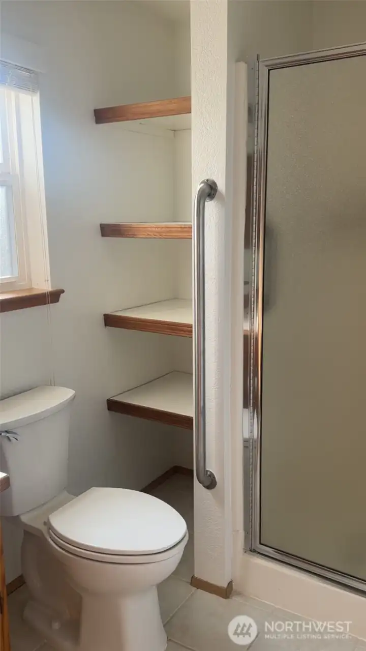 Master bath w/ shower