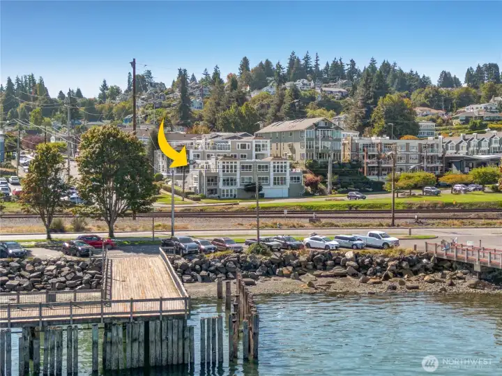 Just steps from the waterfront, this boutique building offers front-row access to Tacoma’s scenic Ruston Way Promenade and the natural beauty of Commencement Bay.