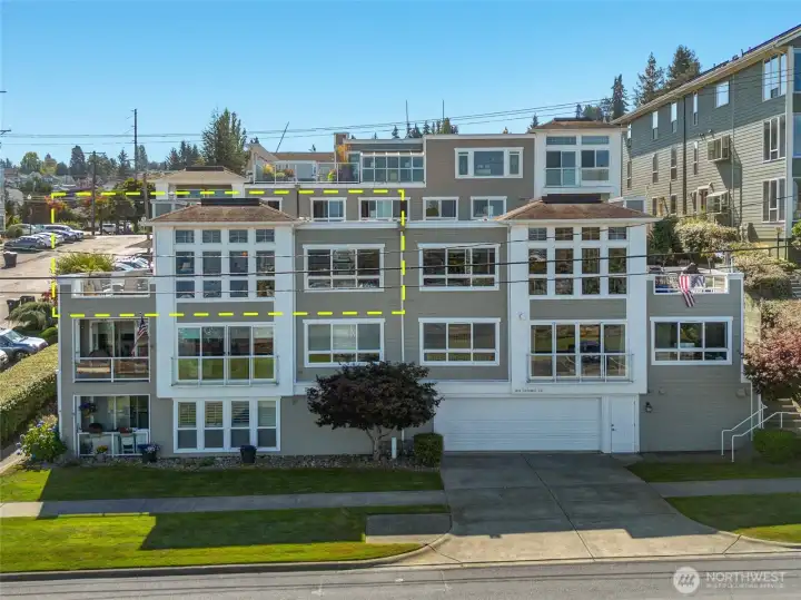 This light-filled top-floor corner unit occupies a prime position in a quiet building of just six residences—privacy, views, and charm all in one.