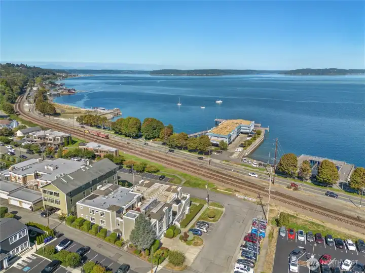Enjoy miles of waterfront trails, parks, and boardwalks just steps from your door. Old Town’s coffee shops, restaurants, and boutiques are just a block away.