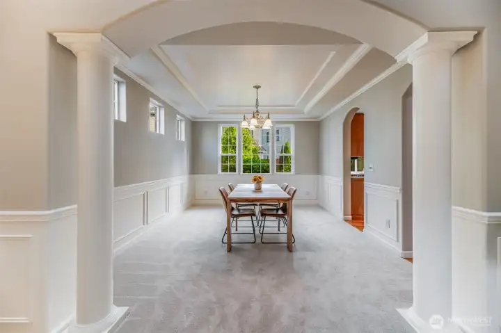Dining room that will easily seat 10+