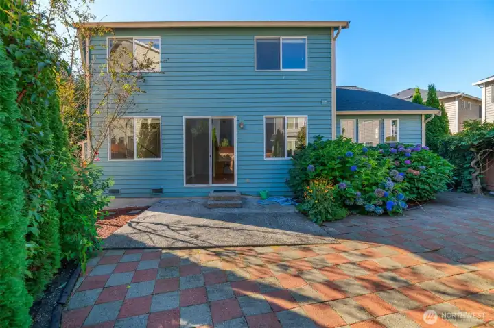 Good size flat yard, perfect for gatherings
