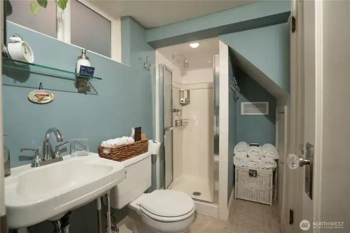 No Sweet Suite is complete without a loo.