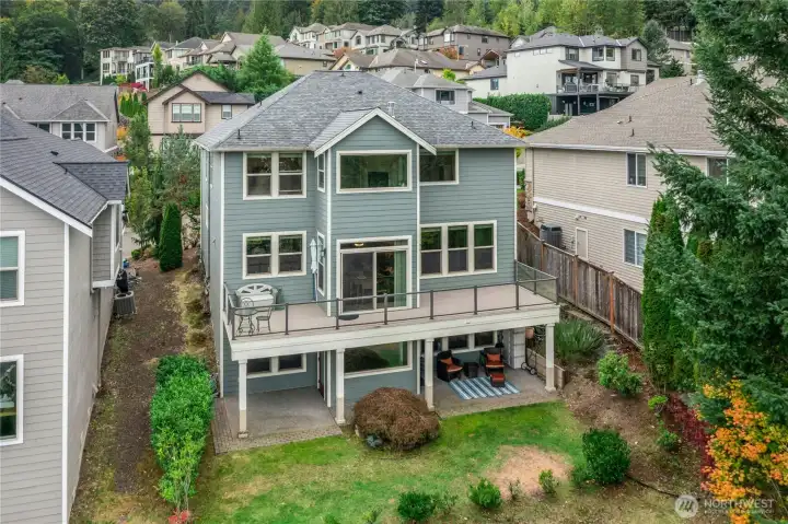 3 Levels of views to Lake Sammamish and mountains