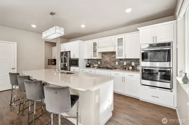 True double ovens & gas range