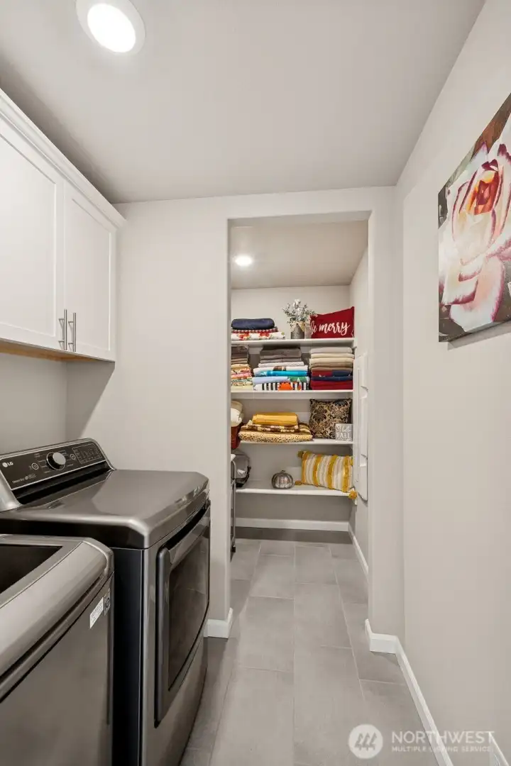 Another view of the laundry room